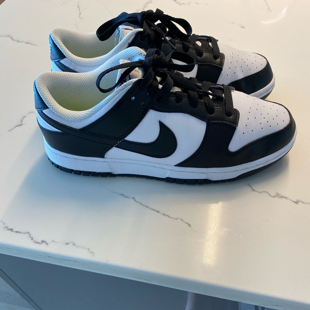 Nike dunks.
